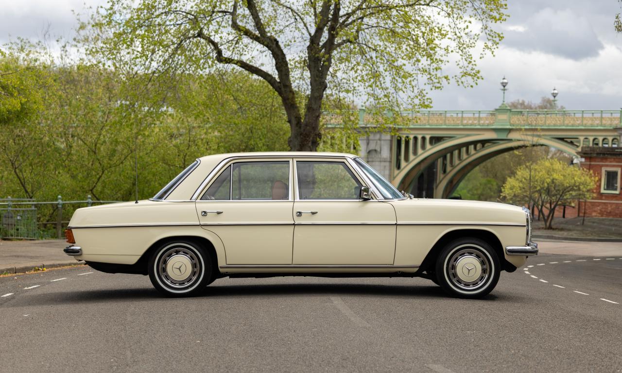 1976 Mercedes - Benz 230