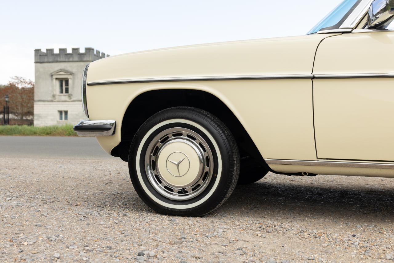 1976 Mercedes - Benz 230