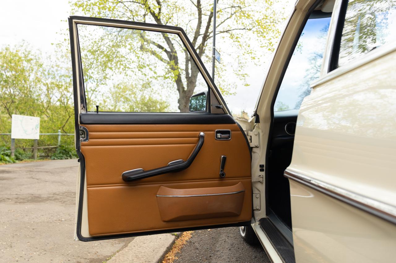 1976 Mercedes - Benz 230