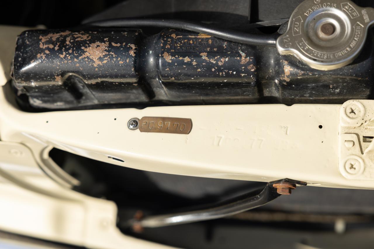 1976 Mercedes - Benz 230