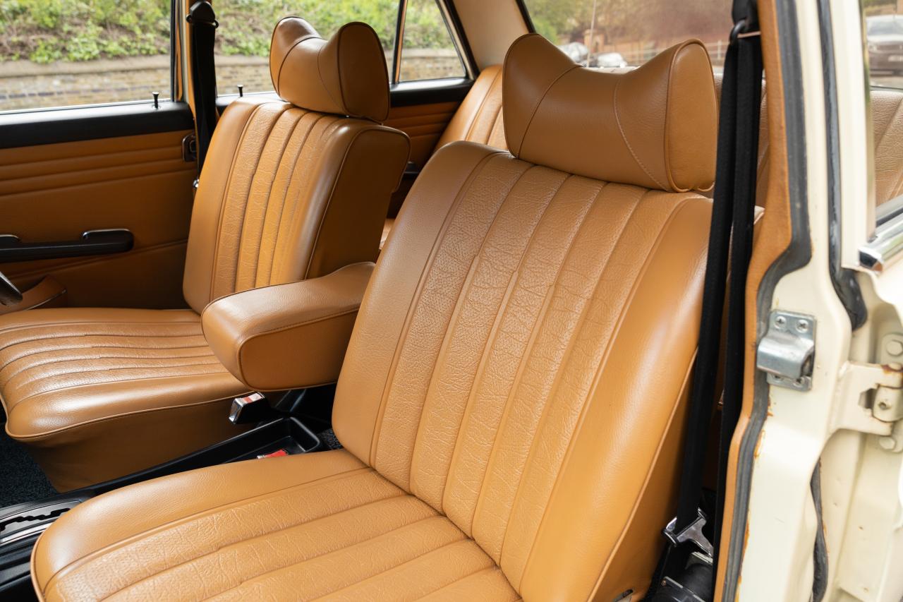 1976 Mercedes - Benz 230