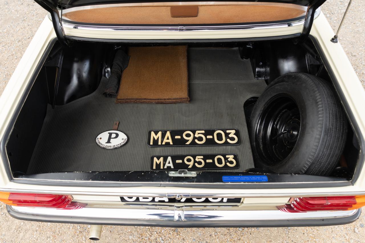 1976 Mercedes - Benz 230