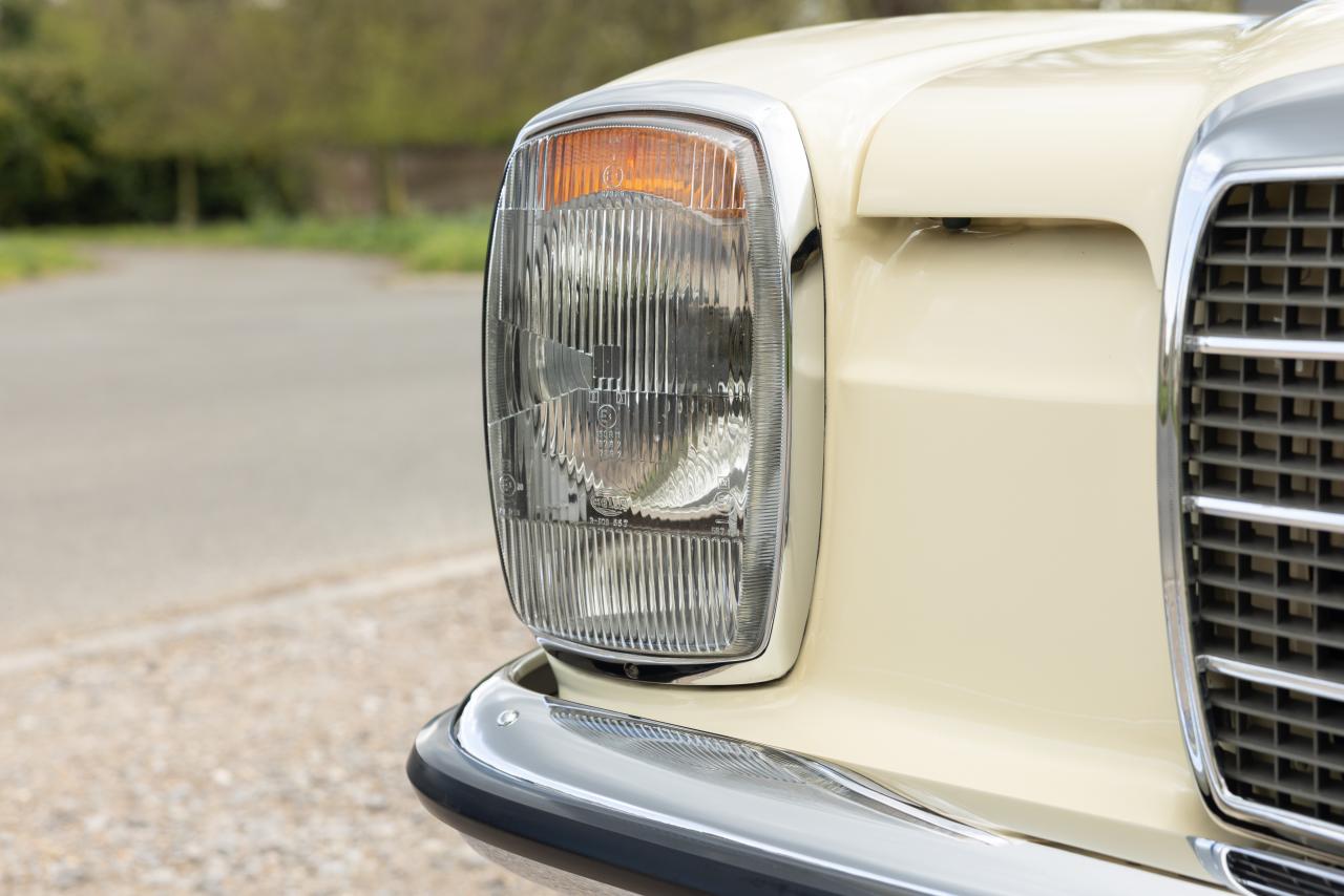 1976 Mercedes - Benz 230