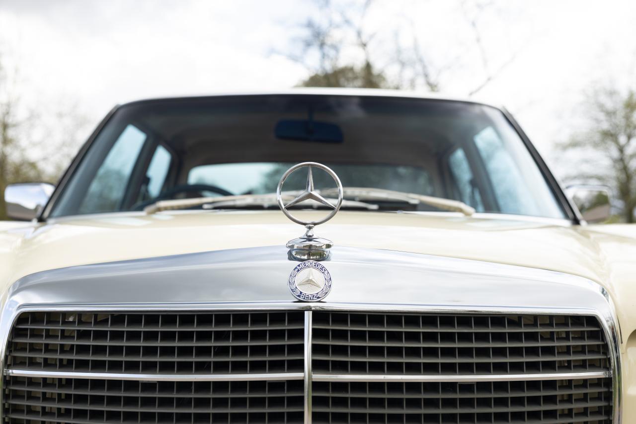 1976 Mercedes - Benz 230