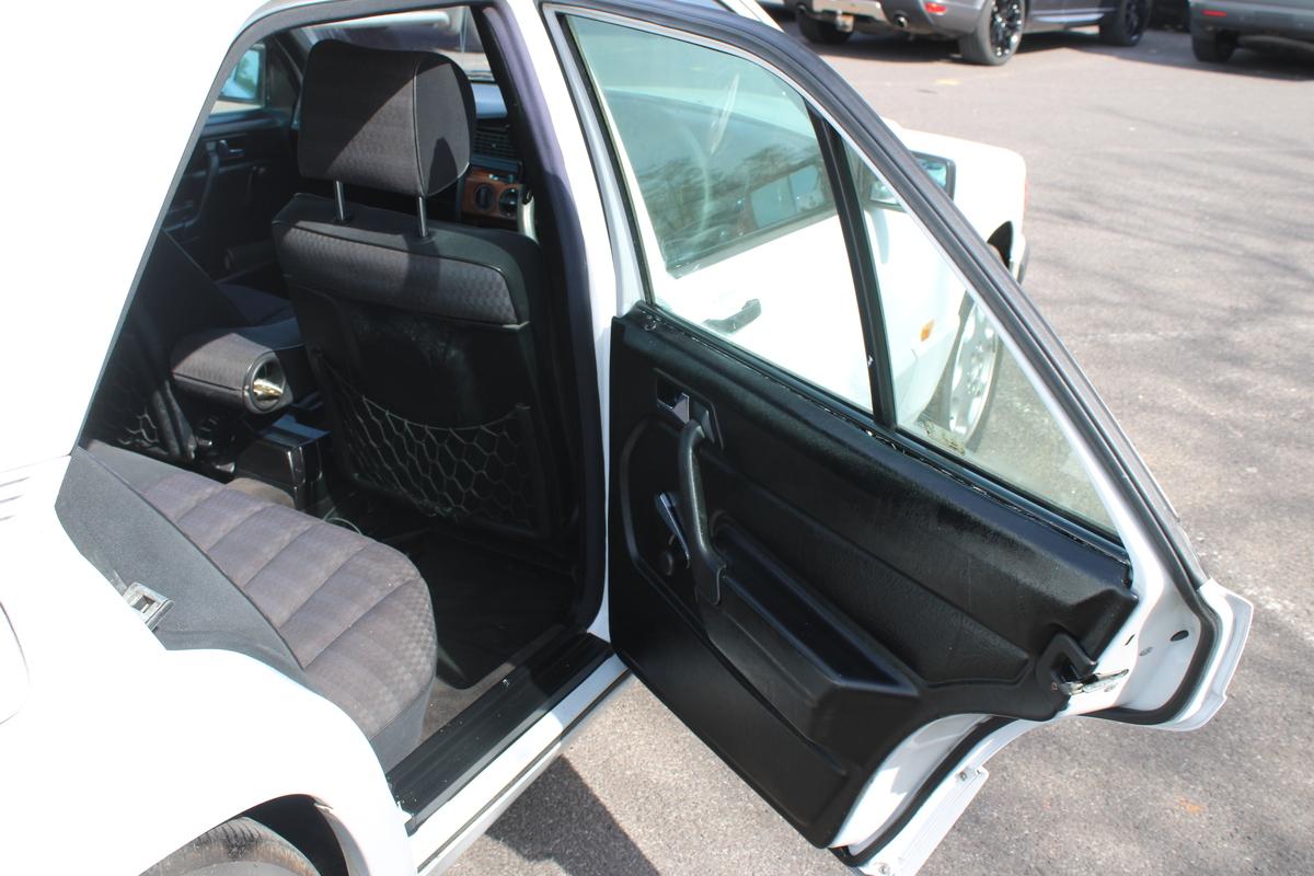 1993 Mercedes - Benz 190E 1.8 MANUAL