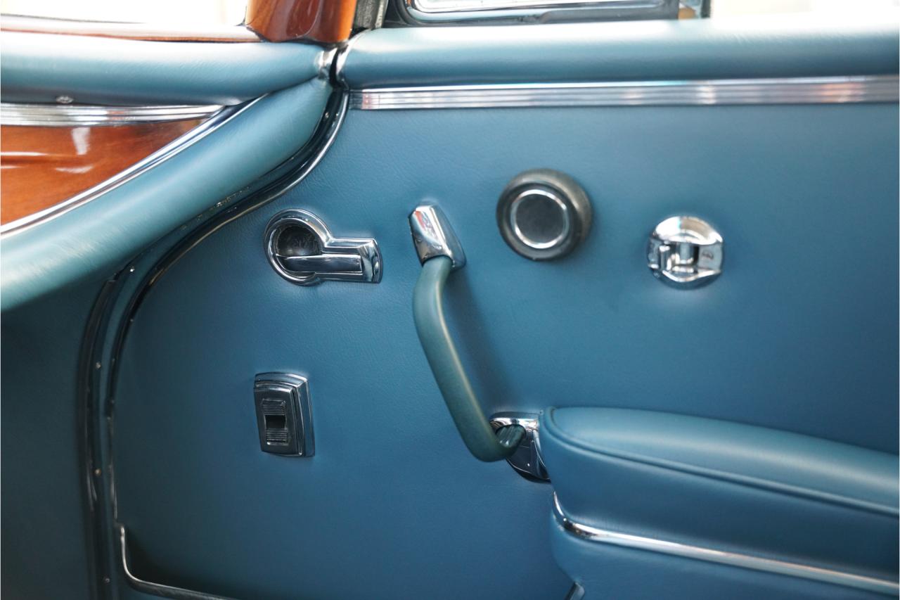 1967 Mercedes - Benz 250 SE Coupe &ldquo;Automatic transmission with the floor shift&rdquo;