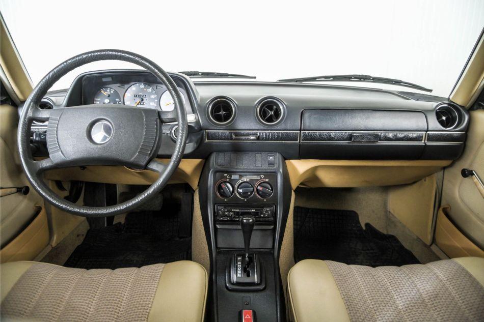 1978 Mercedes - Benz 200-serie