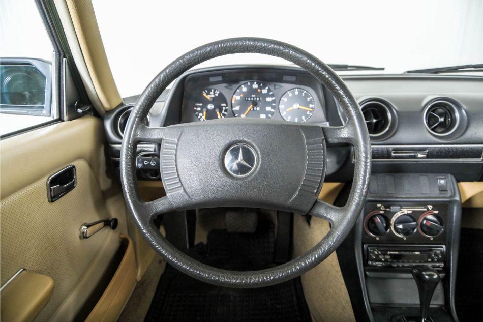 1978 Mercedes - Benz 200-serie