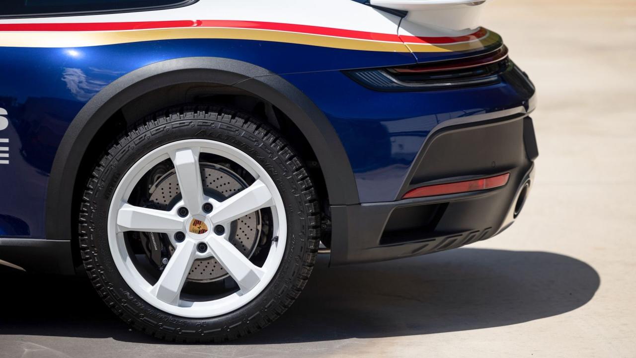 2023 Porsche 911 Dakar