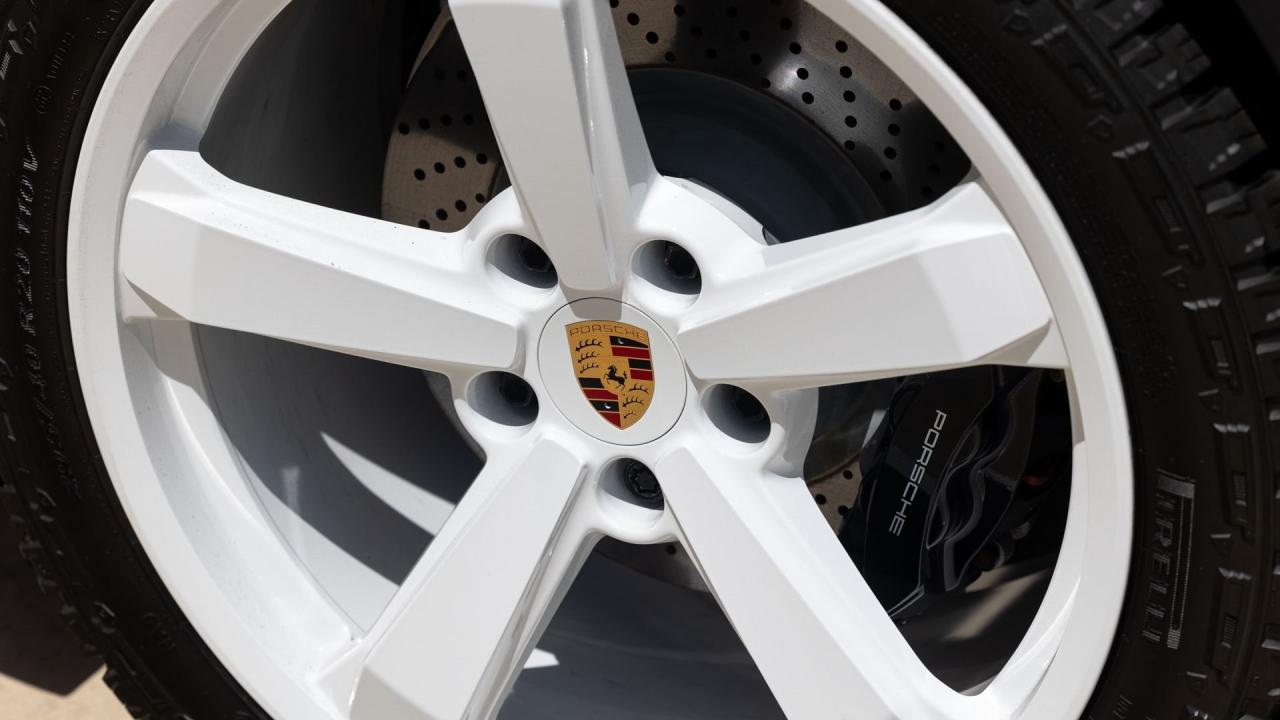 2023 Porsche 911 Dakar