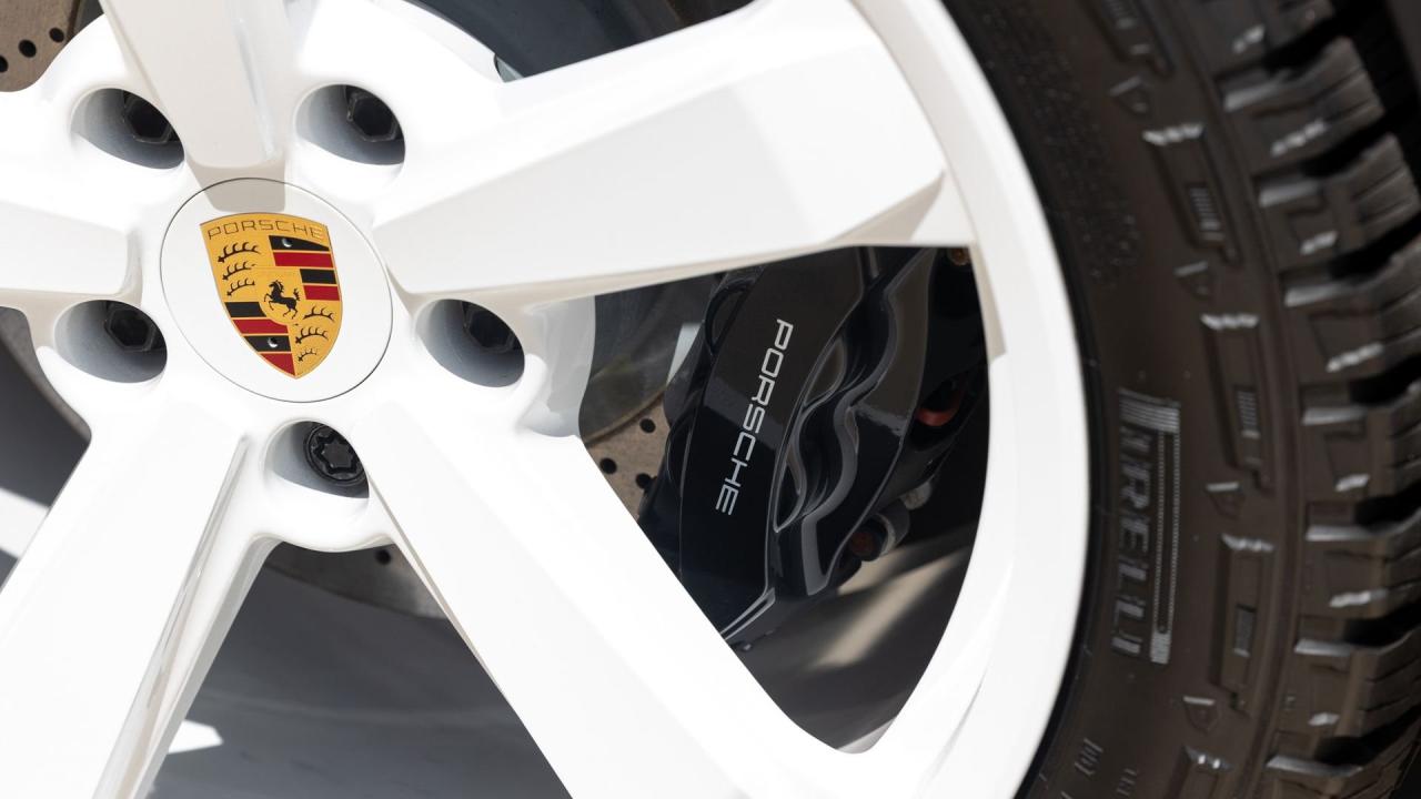 2023 Porsche 911 Dakar