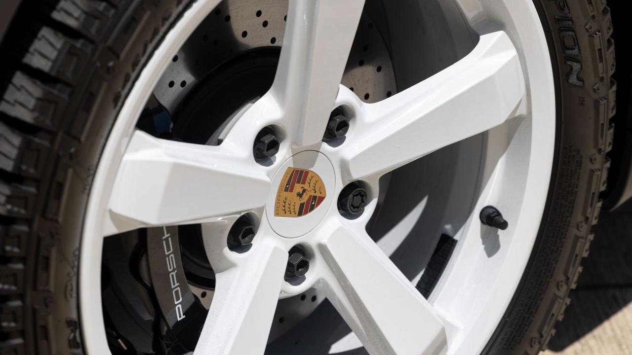 2023 Porsche 911 Dakar