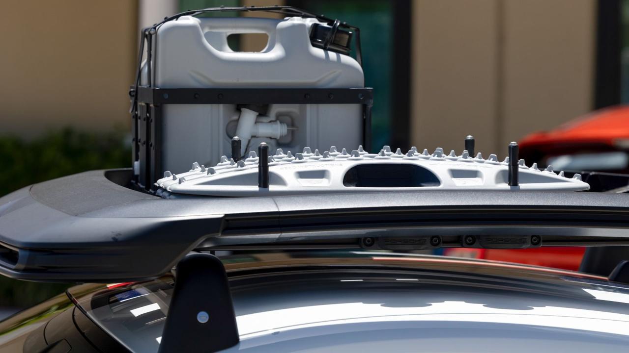 2023 Porsche 911 Dakar