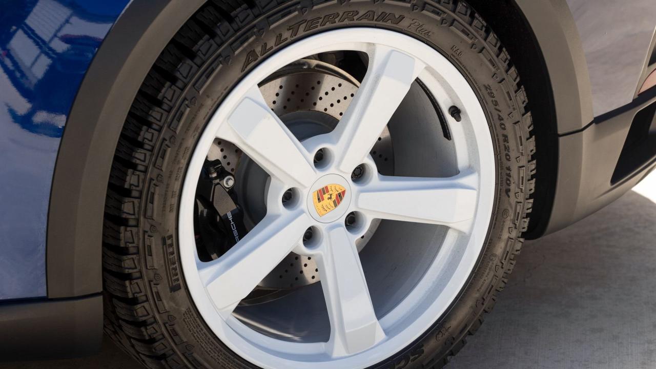 2023 Porsche 911 Dakar