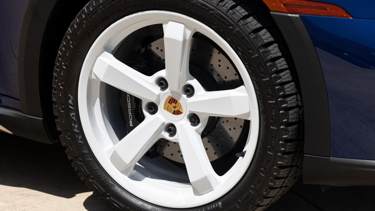 2023 Porsche 911 Dakar