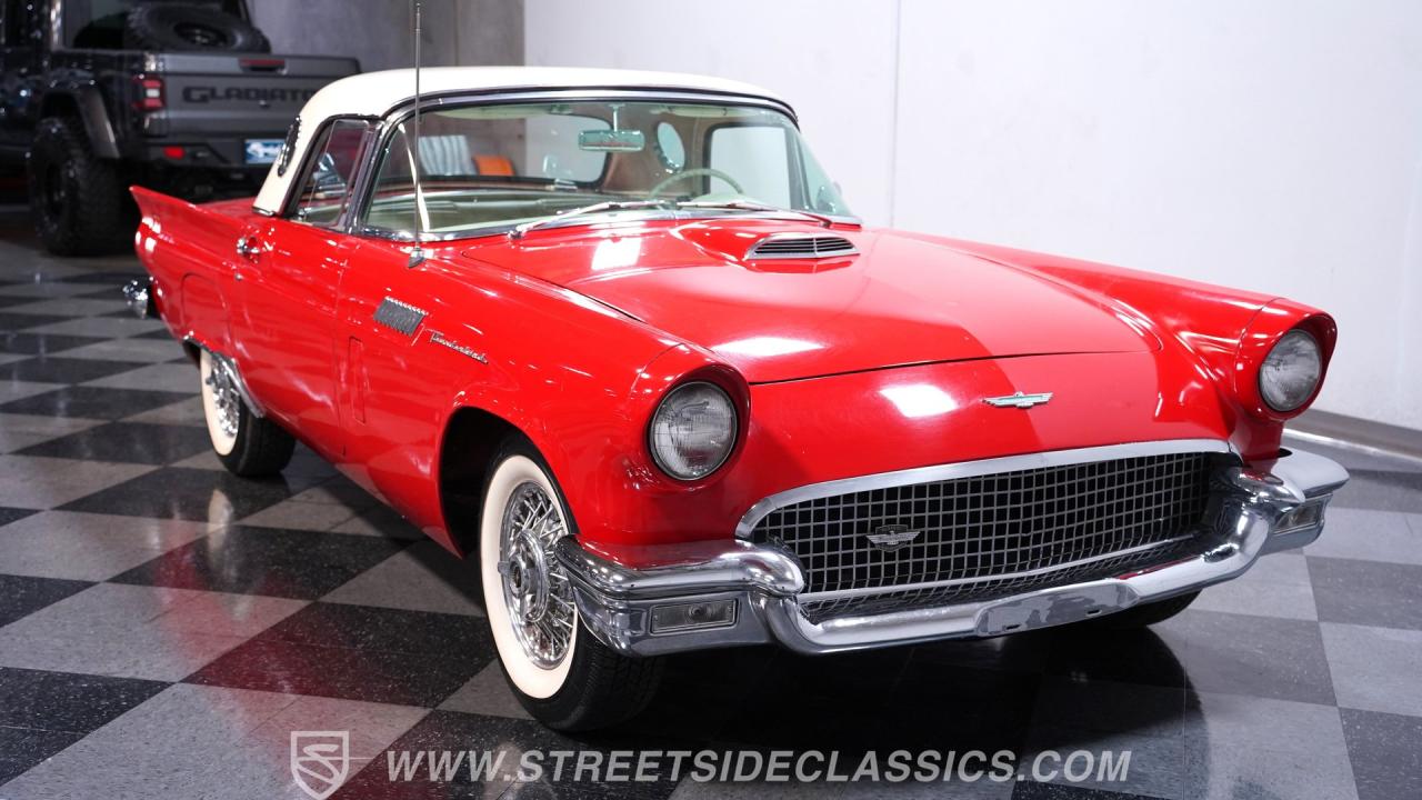1957 Ford Thunderbird