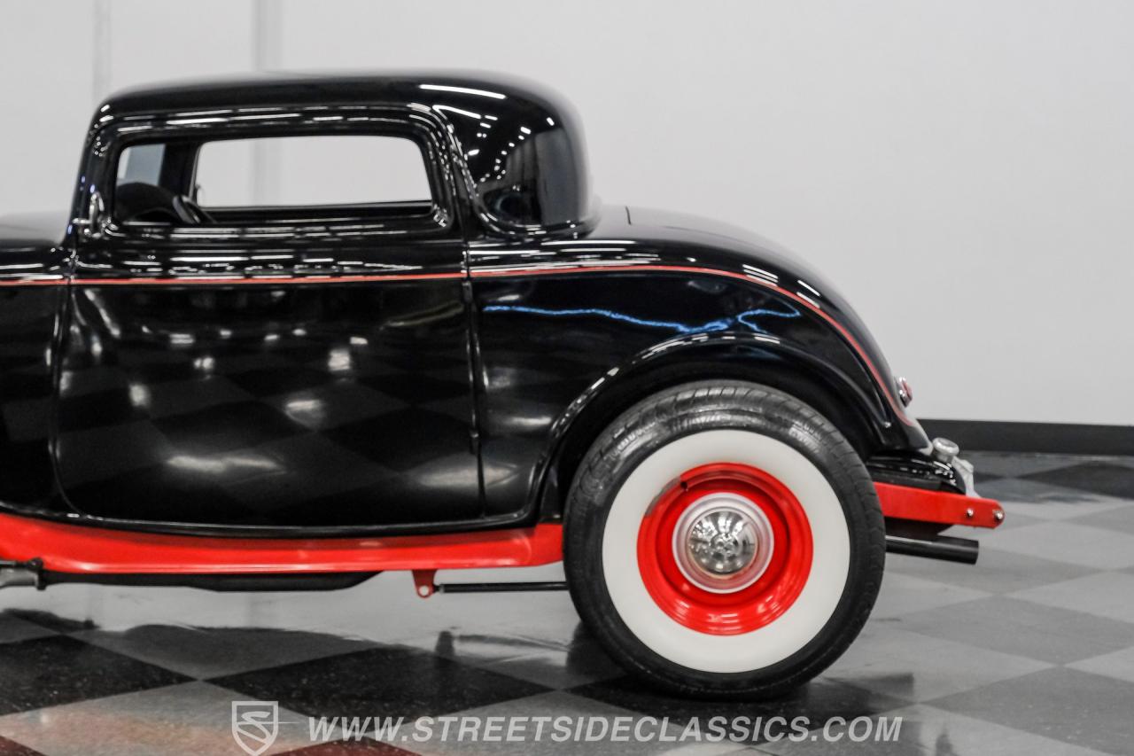 1932 Ford 3-Window Coupe