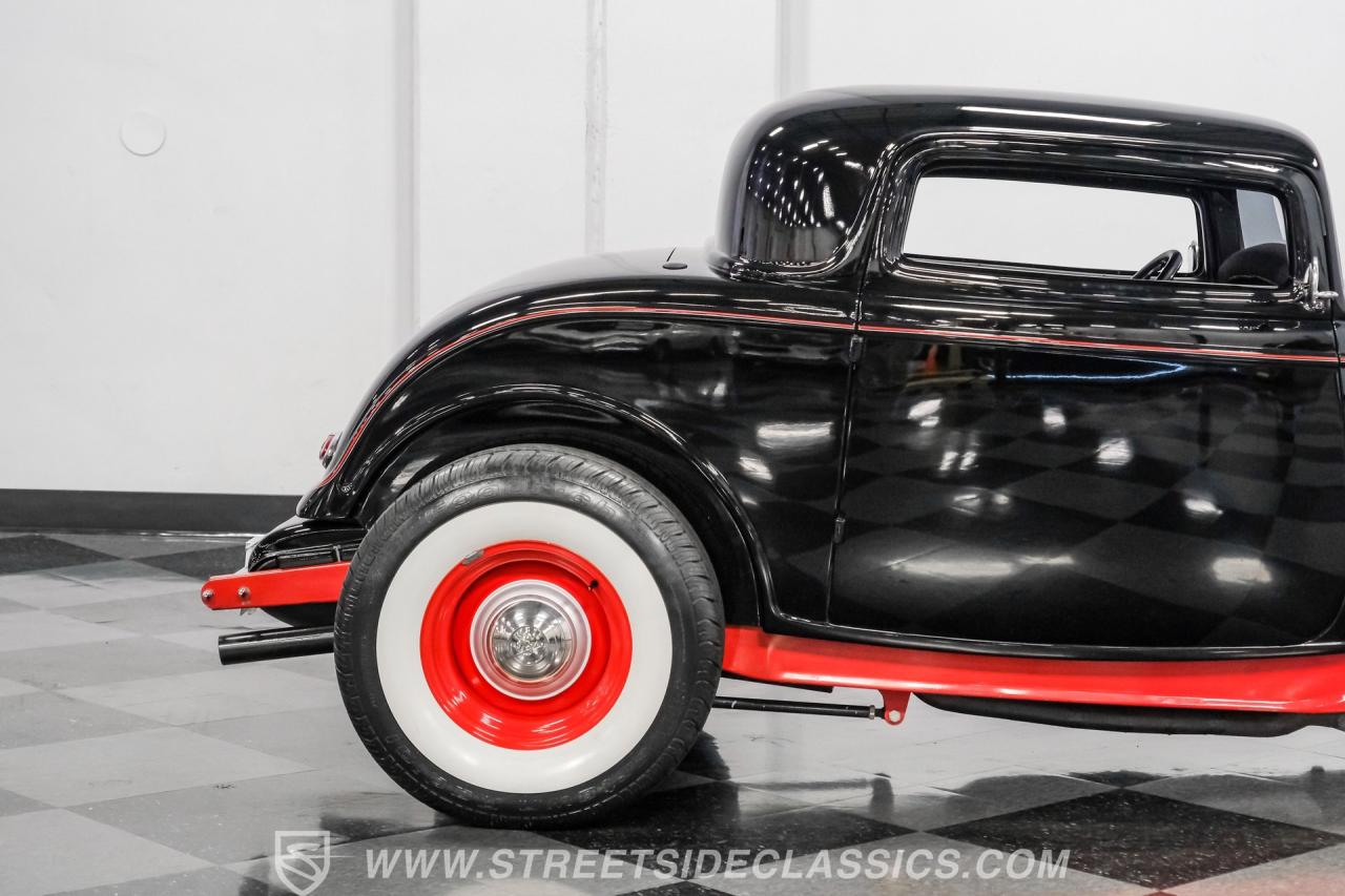 1932 Ford 3-Window Coupe
