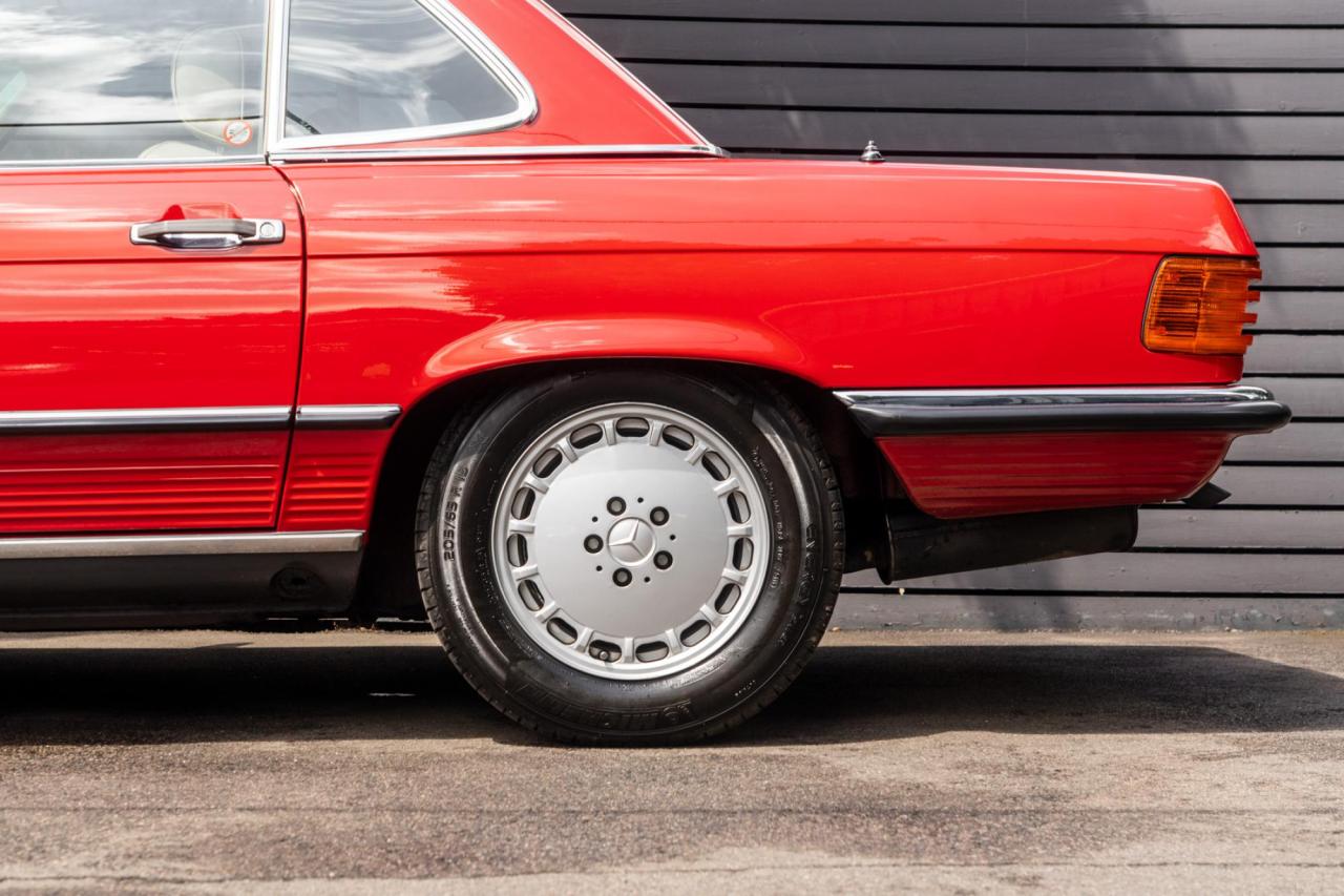 1989 Mercedes - Benz 300SL (R107)