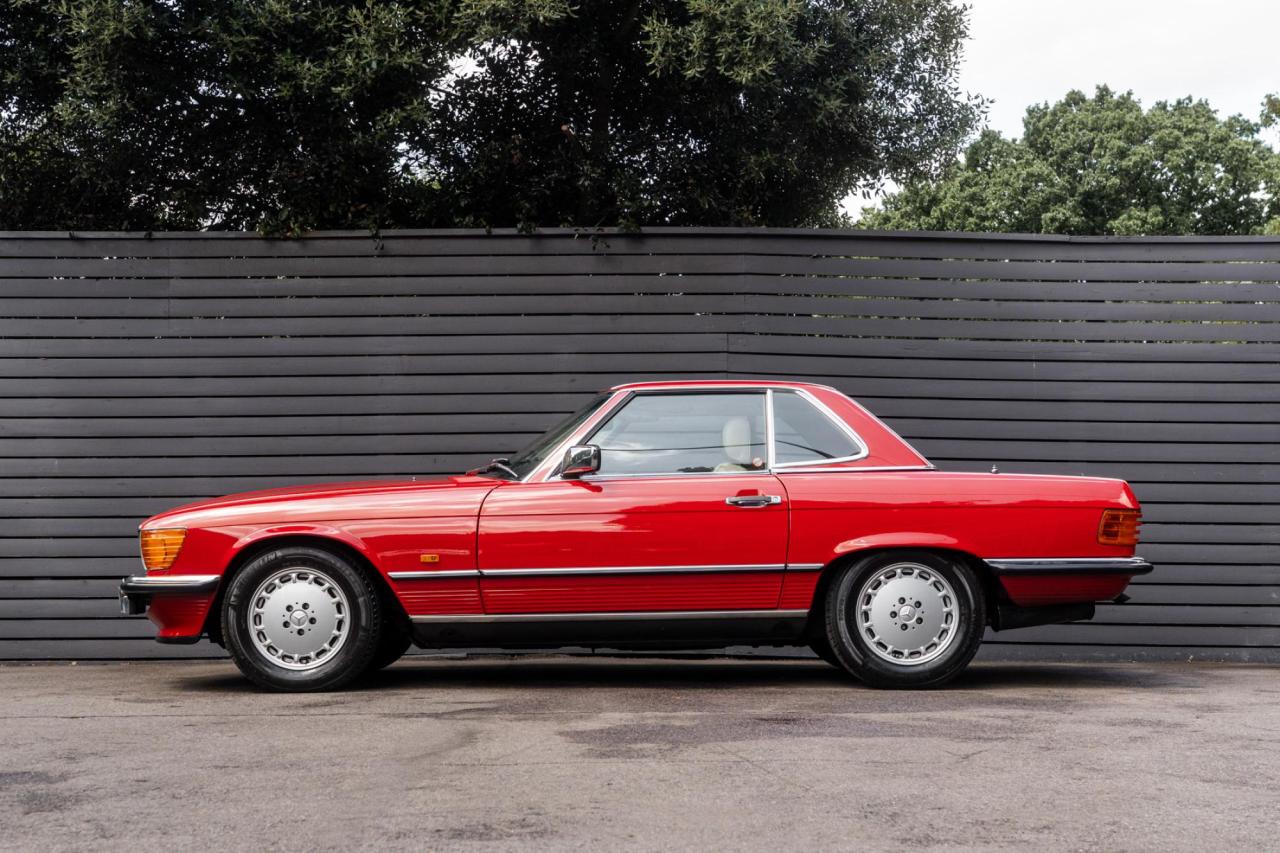 1989 Mercedes - Benz 300SL (R107)