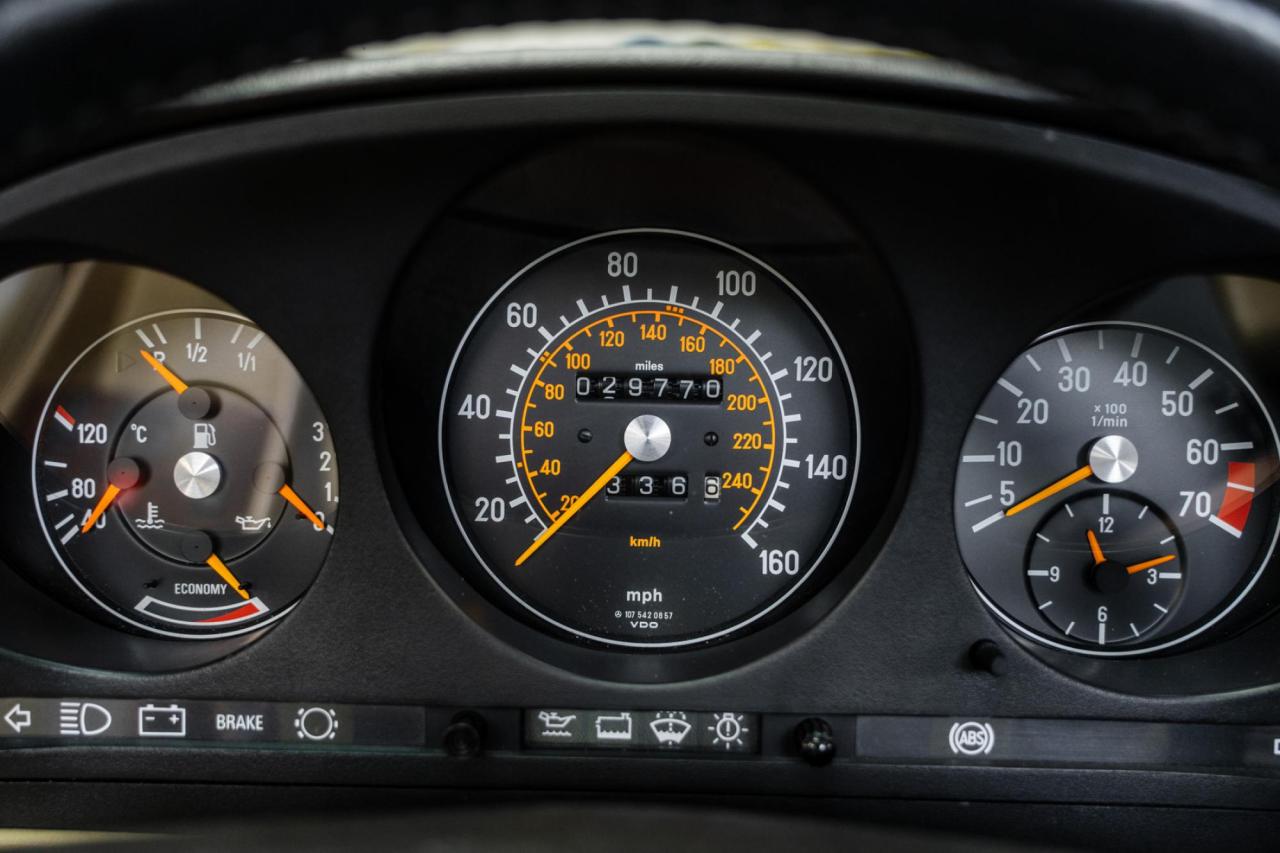 1989 Mercedes - Benz 300SL (R107)