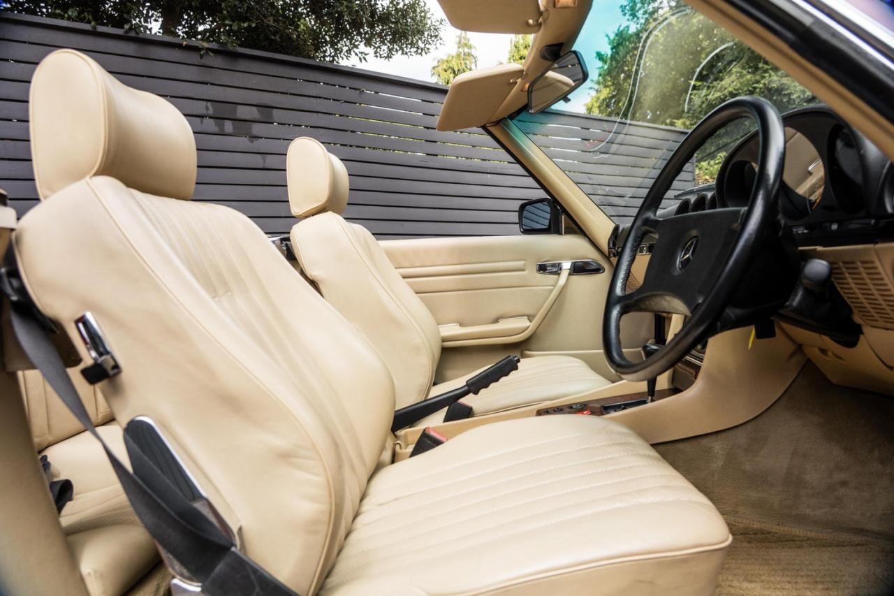 1989 Mercedes - Benz 300SL (R107)