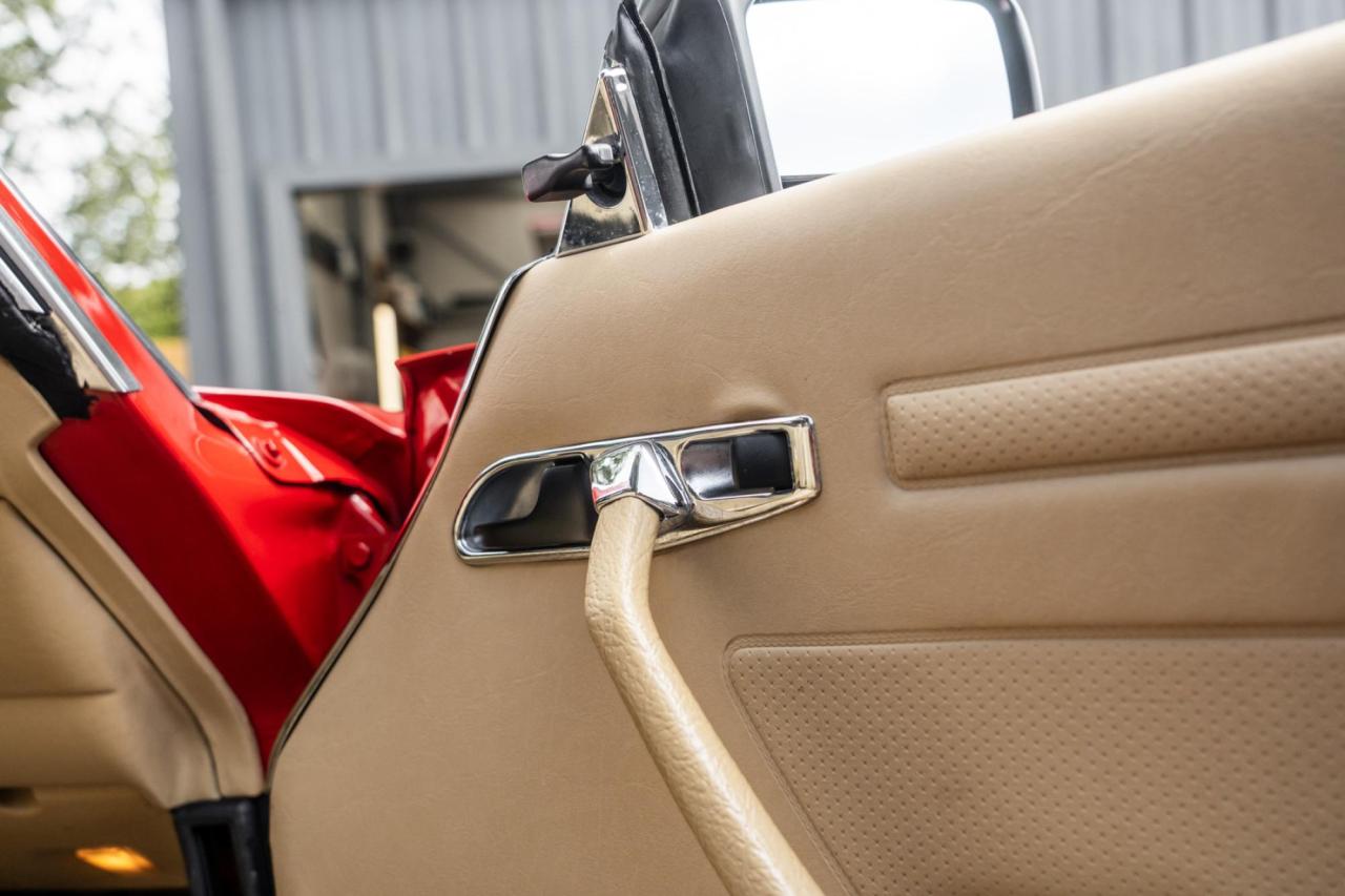 1989 Mercedes - Benz 300SL (R107)