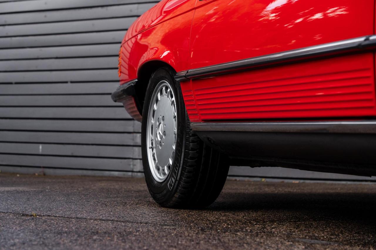 1989 Mercedes - Benz 300SL (R107)