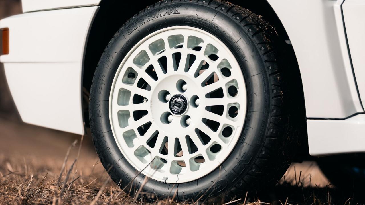 1992 Lancia Delta HF Integrale Evoluzione "Martini 6"
