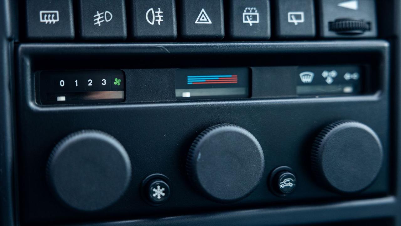 1992 Lancia Delta HF Integrale Evoluzione "Martini 6"