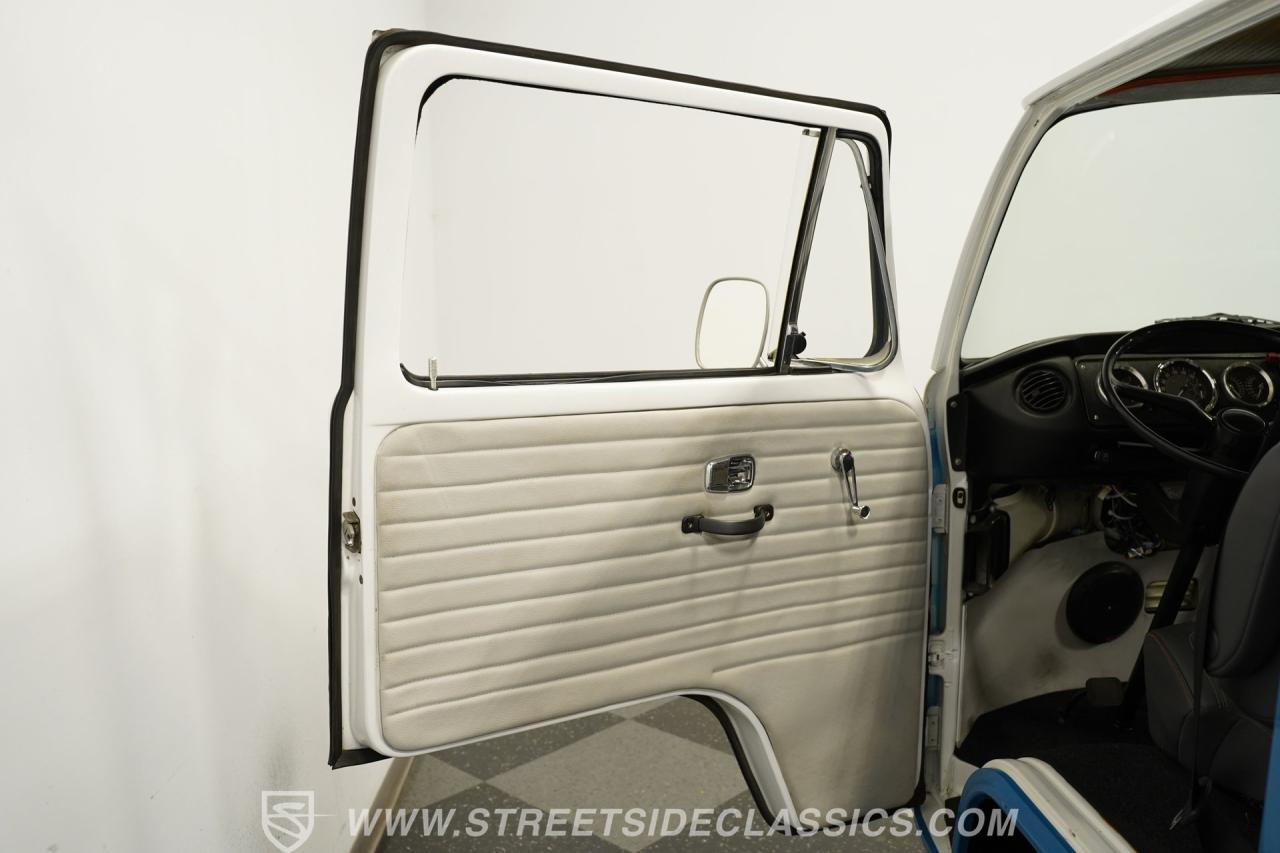 1976 Volkswagen Type 2 Bus