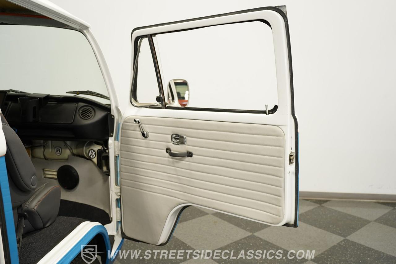 1976 Volkswagen Type 2 Bus