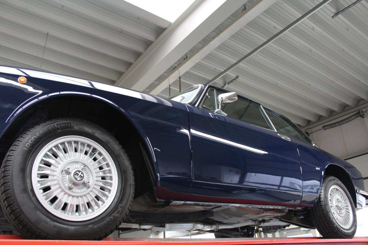 1974 Alfa Romeo GTV 2000 Bertone &ldquo;Blu Ollandese over Naturale&rdquo;