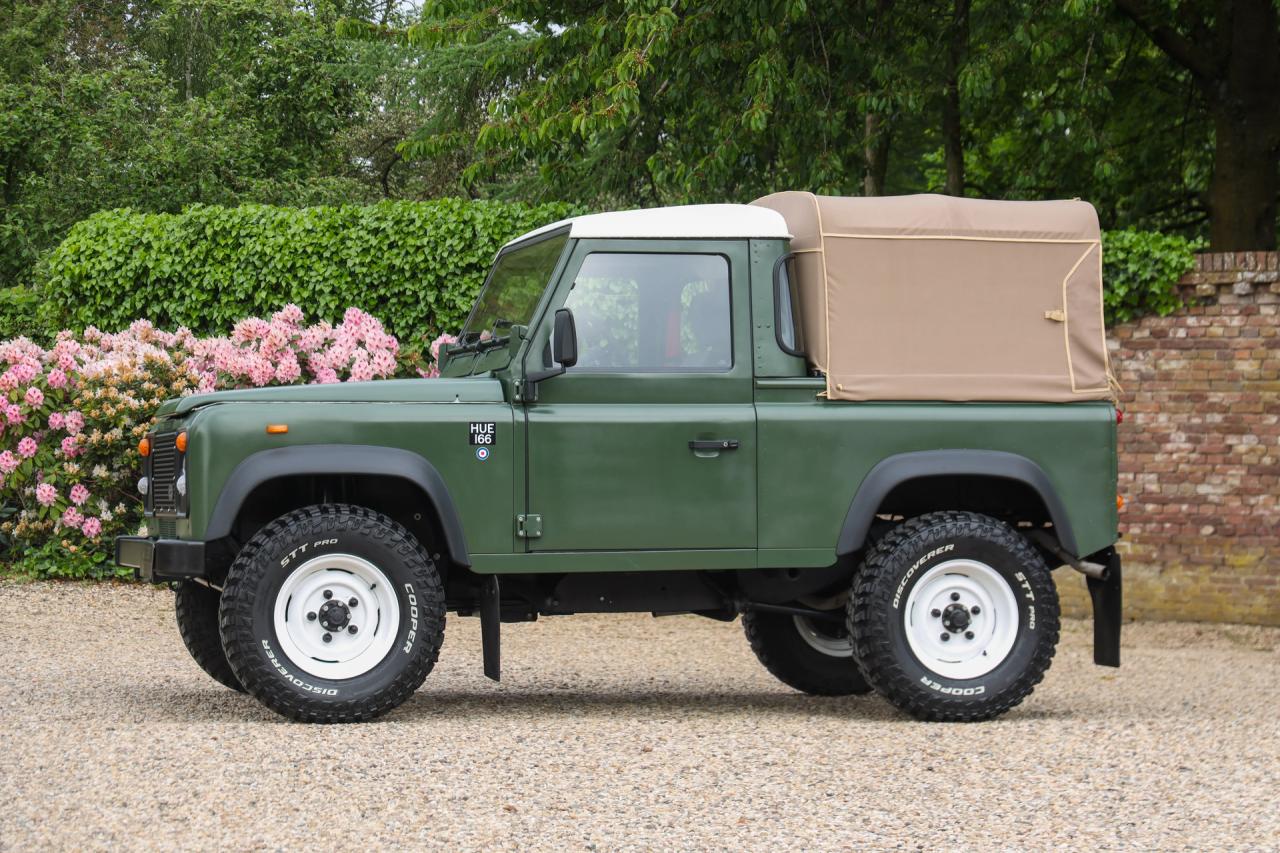 1990 Land Rover 90 Pick-up with canvas top &ldquo;Restored-rebuilt-renewed&rdquo;