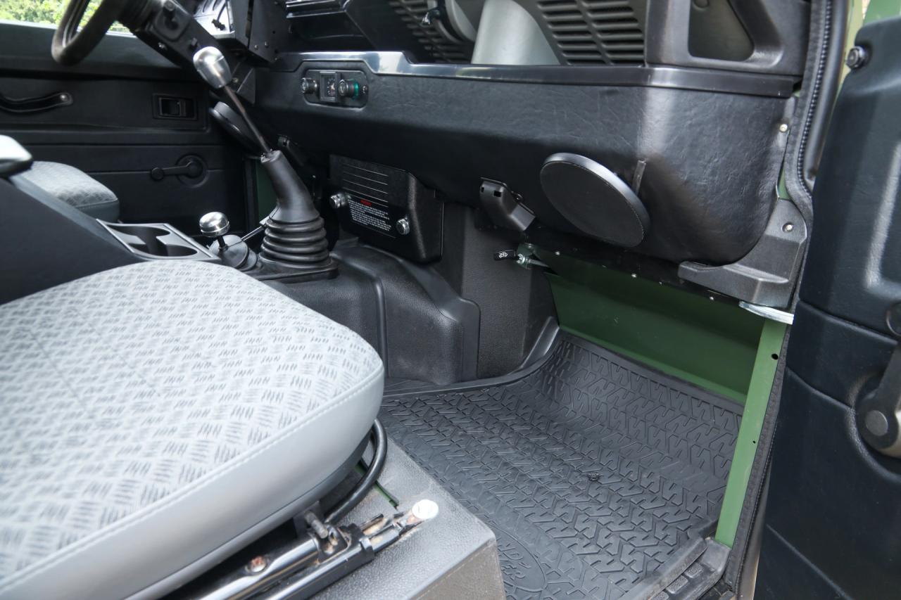 1990 Land Rover 90 Pick-up with canvas top &ldquo;Restored-rebuilt-renewed&rdquo;