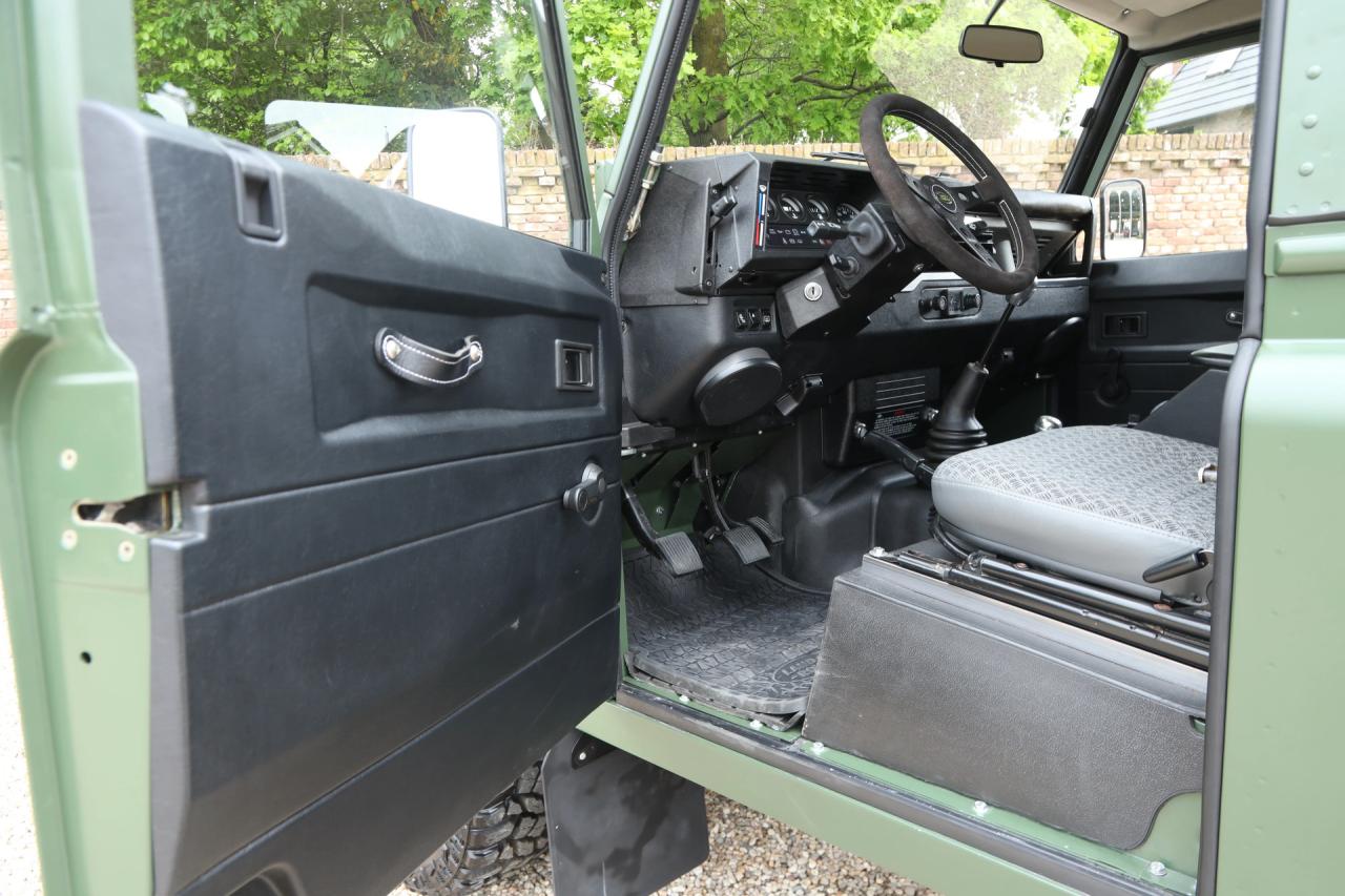 1990 Land Rover 90 Pick-up with canvas top &ldquo;Restored-rebuilt-renewed&rdquo;