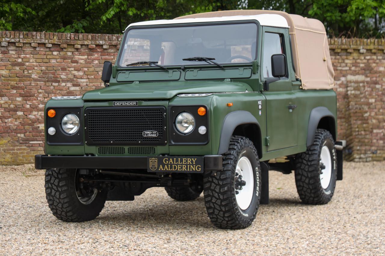 1990 Land Rover 90 Pick-up with canvas top &ldquo;Restored-rebuilt-renewed&rdquo;