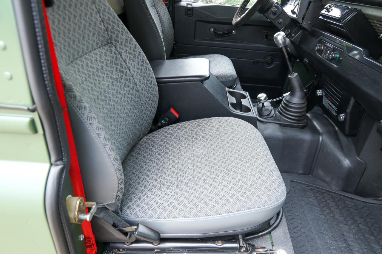 1990 Land Rover 90 Pick-up with canvas top &ldquo;Restored-rebuilt-renewed&rdquo;