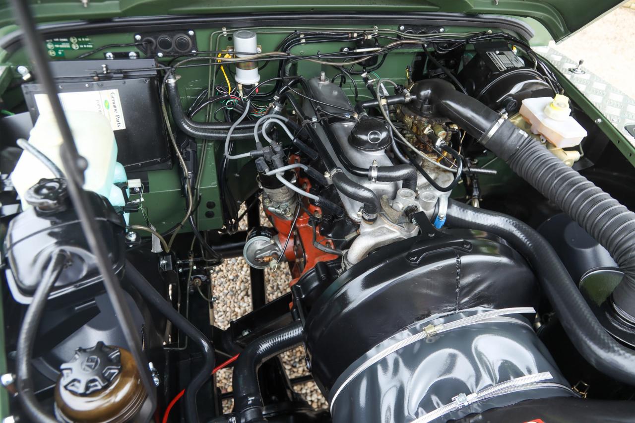 1990 Land Rover 90 Pick-up with canvas top &ldquo;Restored-rebuilt-renewed&rdquo;