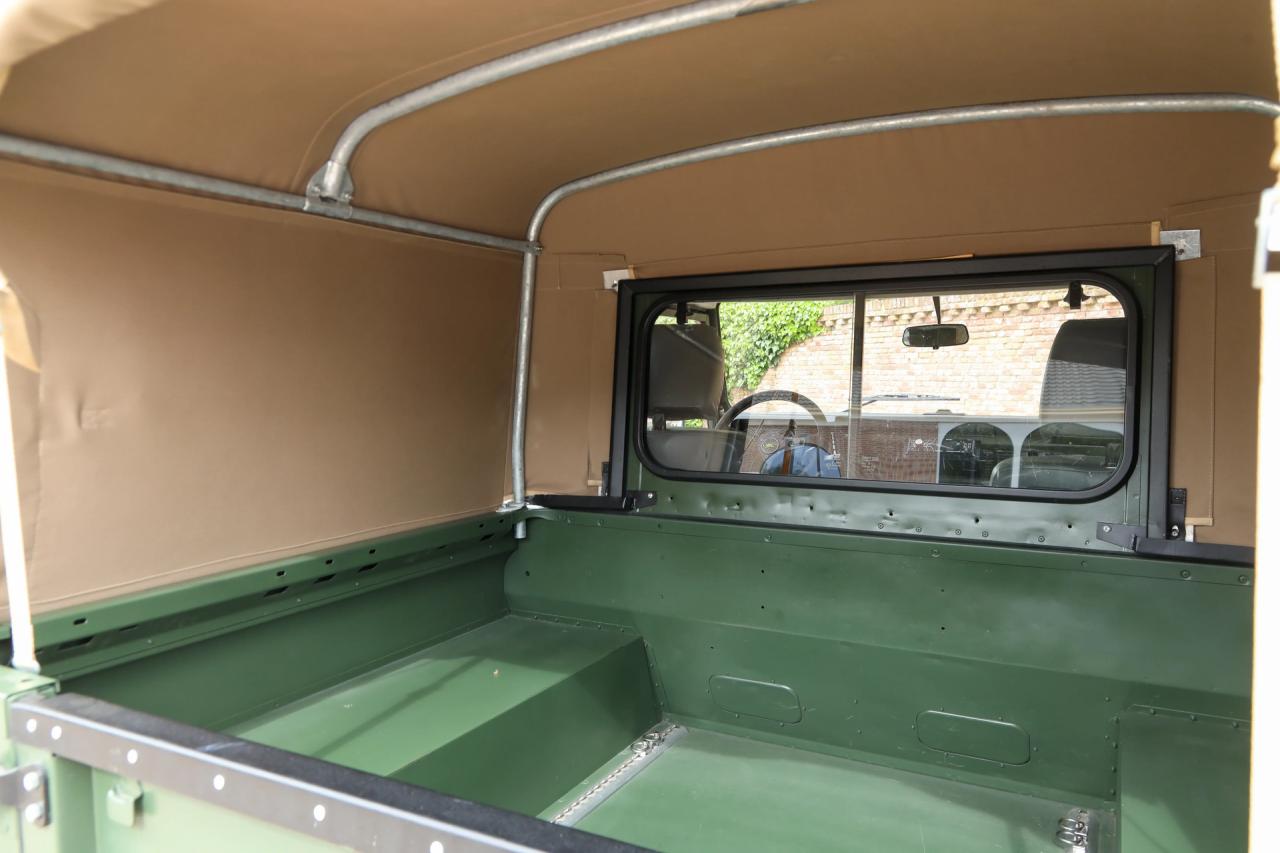 1990 Land Rover 90 Pick-up with canvas top &ldquo;Restored-rebuilt-renewed&rdquo;