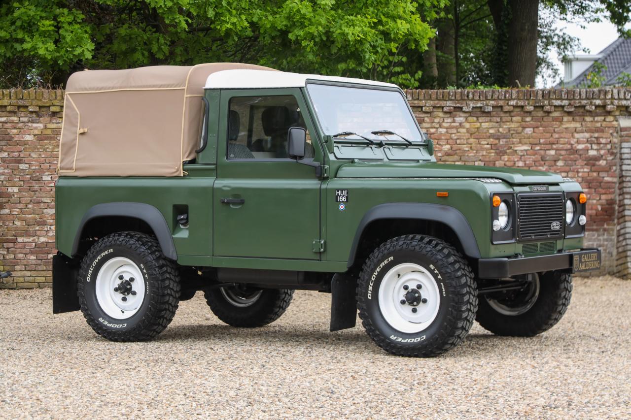 1990 Land Rover 90 Pick-up with canvas top &ldquo;Restored-rebuilt-renewed&rdquo;