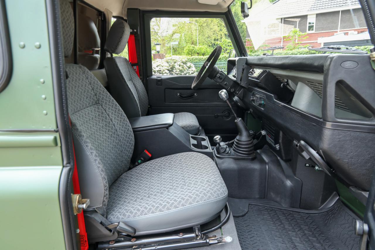 1990 Land Rover 90 Pick-up with canvas top &ldquo;Restored-rebuilt-renewed&rdquo;