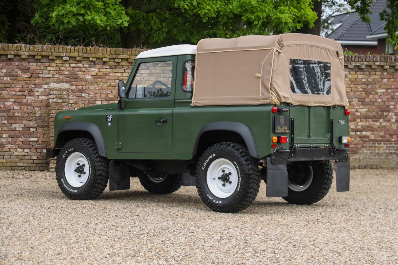 1990 Land Rover 90 Pick-up with canvas top &ldquo;Restored-rebuilt-renewed&rdquo;