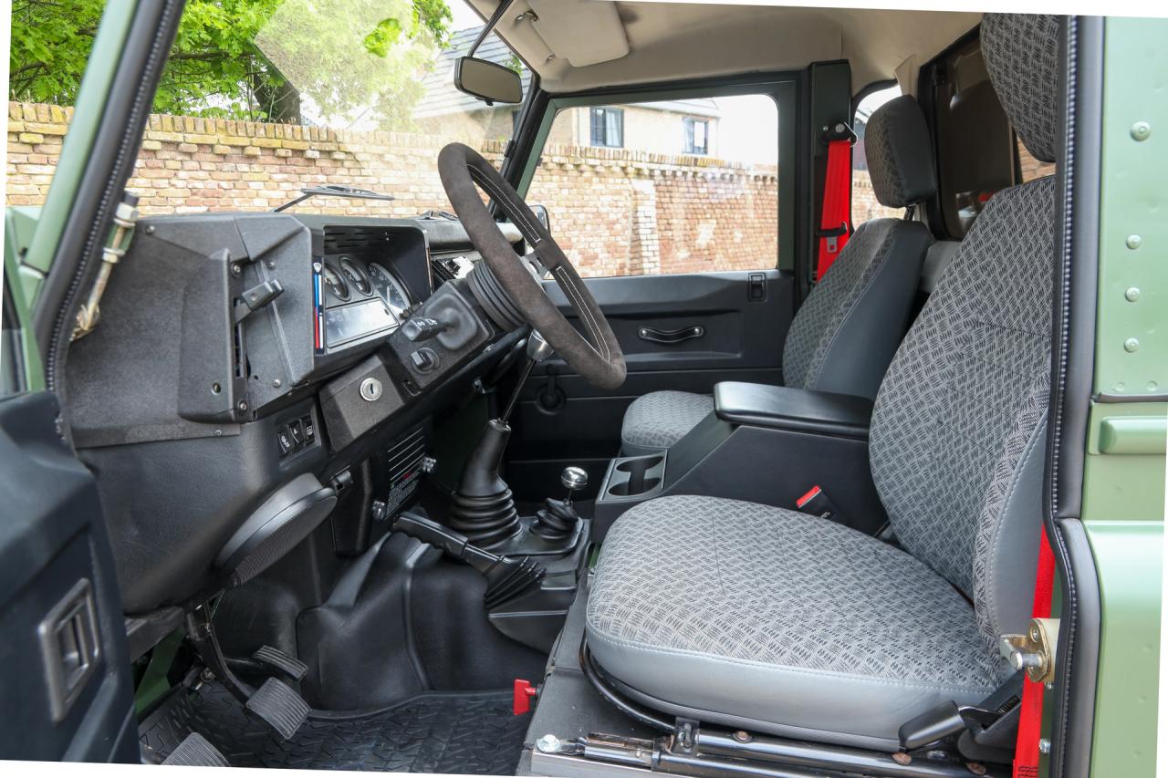 1990 Land Rover 90 Pick-up with canvas top &ldquo;Restored-rebuilt-renewed&rdquo;
