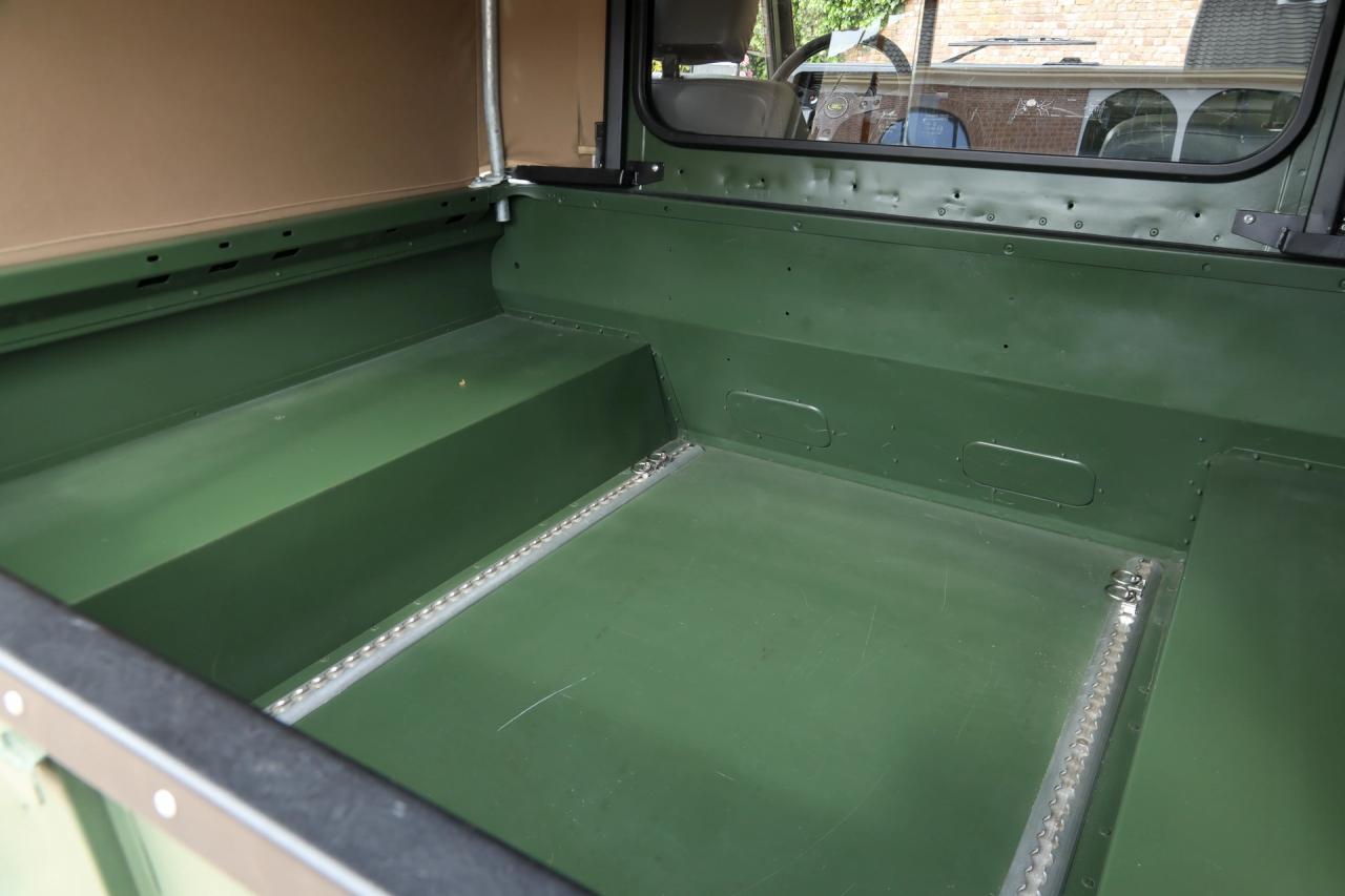 1990 Land Rover 90 Pick-up with canvas top &ldquo;Restored-rebuilt-renewed&rdquo;