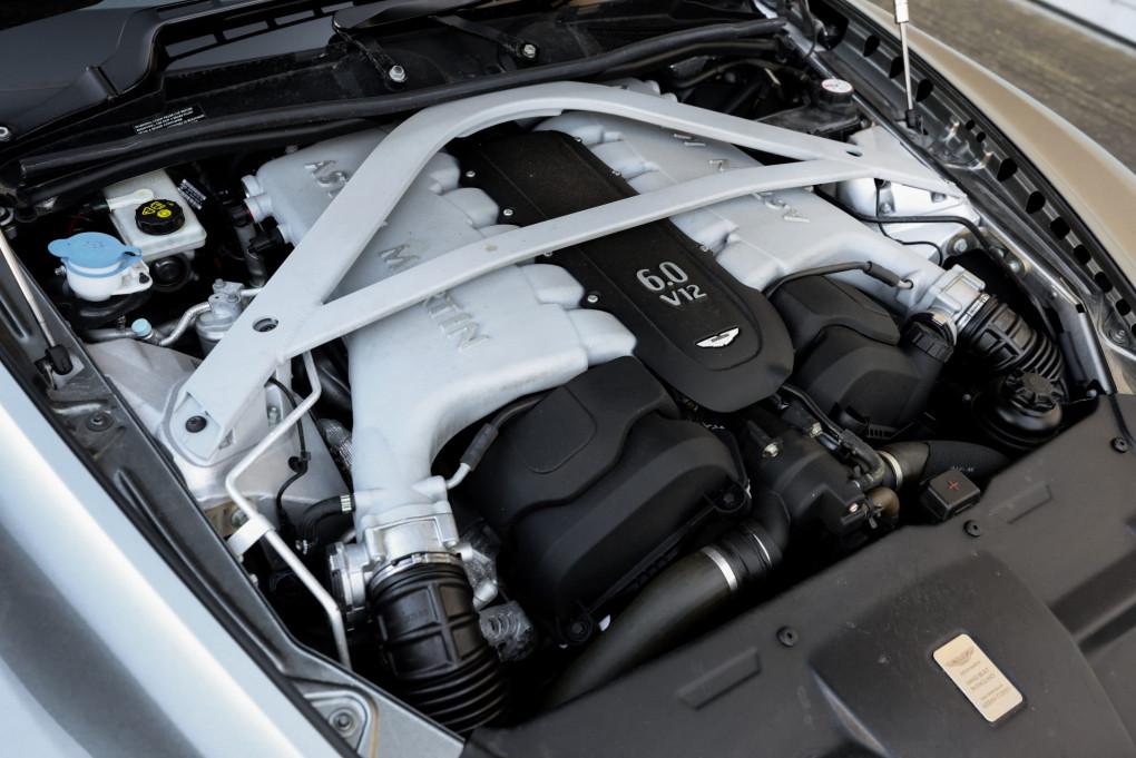 2016 Aston Martin DB9