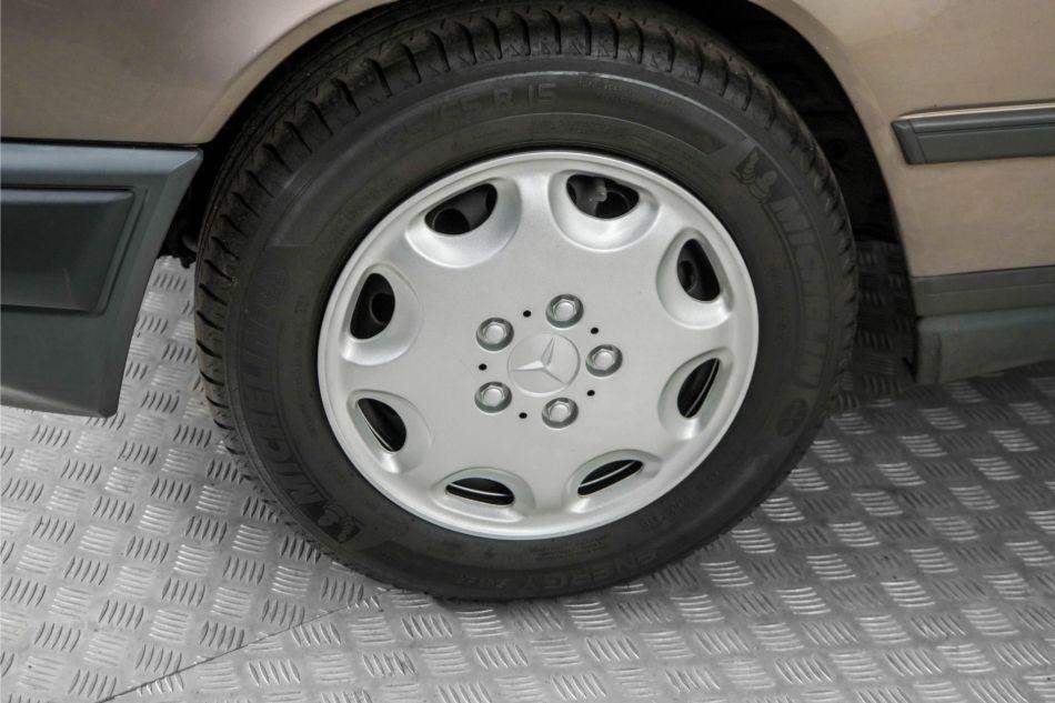 1986 Mercedes - Benz 300TD automaat W124