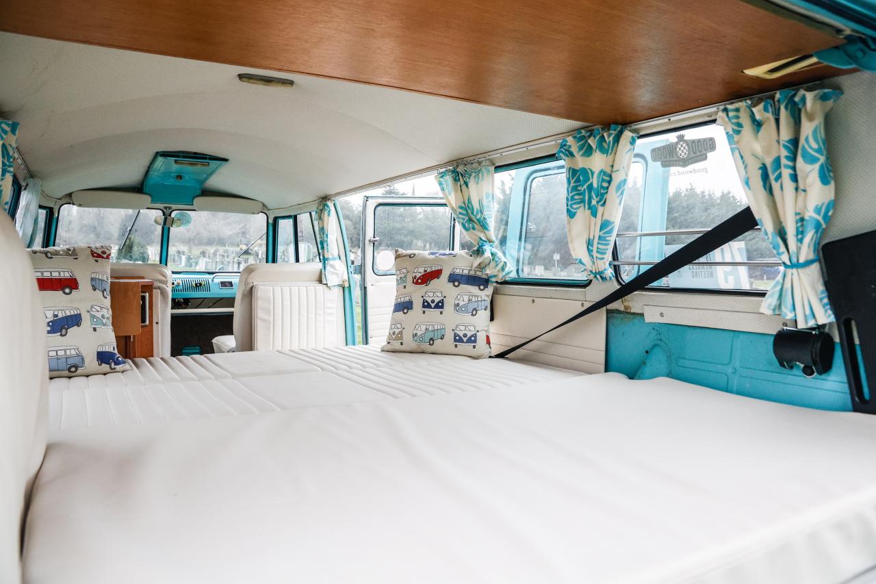 1966 Volkswagen Type 2 Split Screen (Microbus) 13 Window
