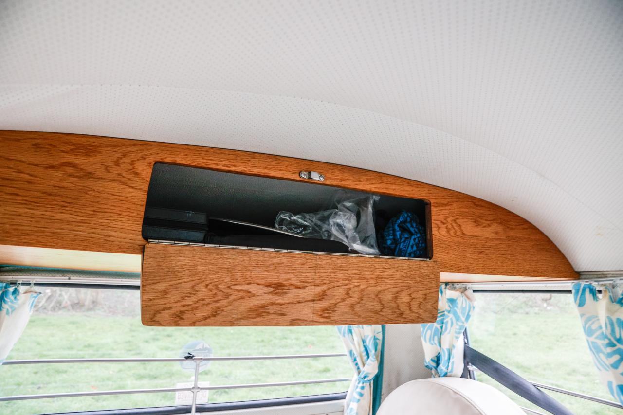 1966 Volkswagen Type 2 Split Screen (Microbus) 13 Window