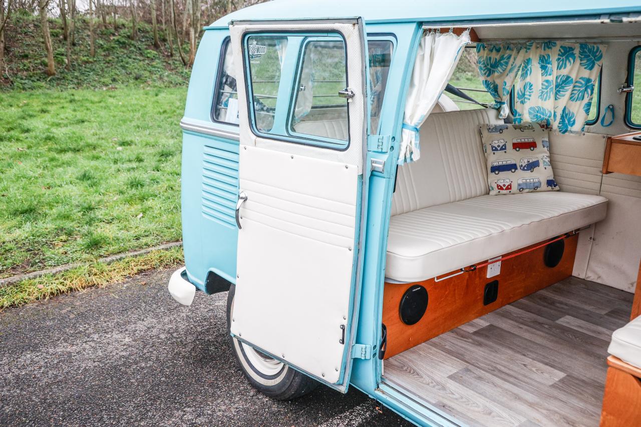 1966 Volkswagen Type 2 Split Screen (Microbus) 13 Window